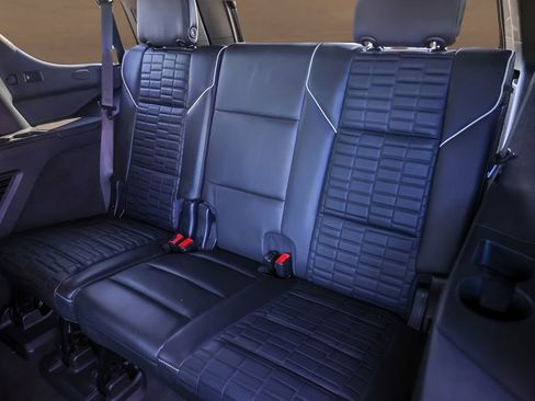 Used 2023 Cadillac Escalade Sport Platinum w/ LPO, ONYX Package image 27