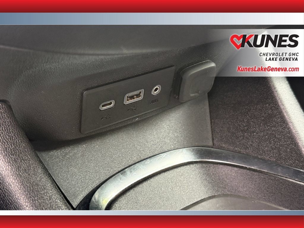 Used 2025 Chevrolet Malibu LT FWD image 32