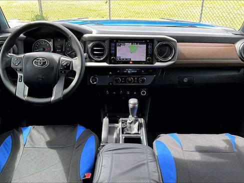 Used 2017 Toyota Tacoma Limited RWD image 15