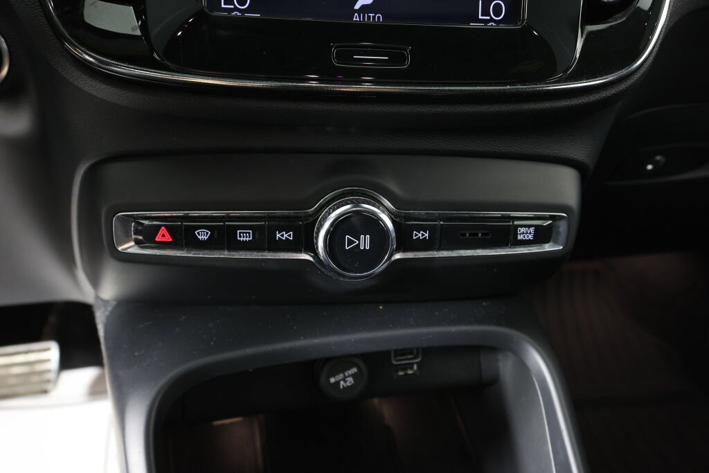 Used 2020 Volvo XC40 T5 R-Design AWD/4WD image 35