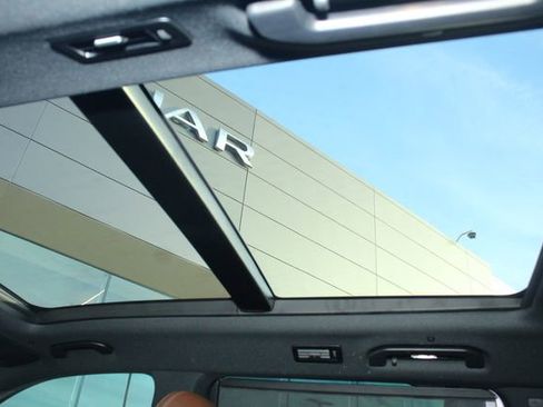 Used 2024 Mercedes-Benz GLS 450 4MATIC image 25