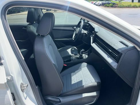 Certified 2025 Volkswagen Jetta SE FWD image 33
