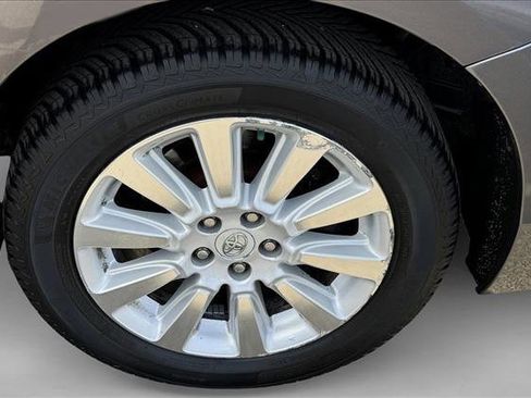 Used 2012 Toyota Sienna LE w/ Towing Pkg AWD/4WD image 9