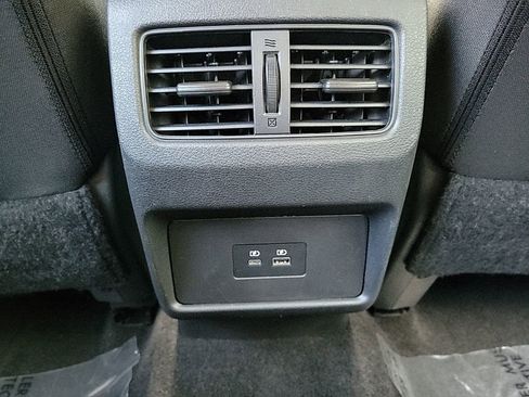 Used 2022 Nissan Rogue SV image 18