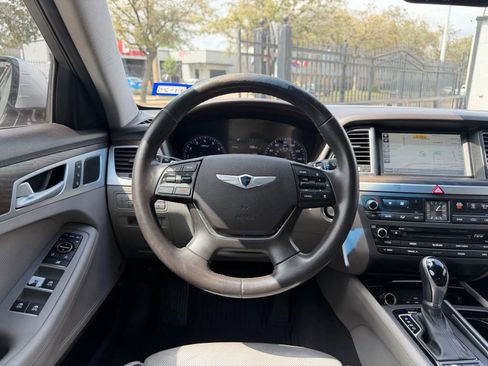 Used 2015 Hyundai Genesis 5.0 image 24