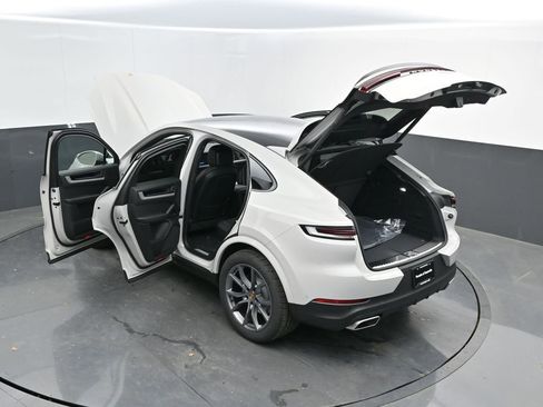 New 2025 Porsche Cayenne Coupe image 50