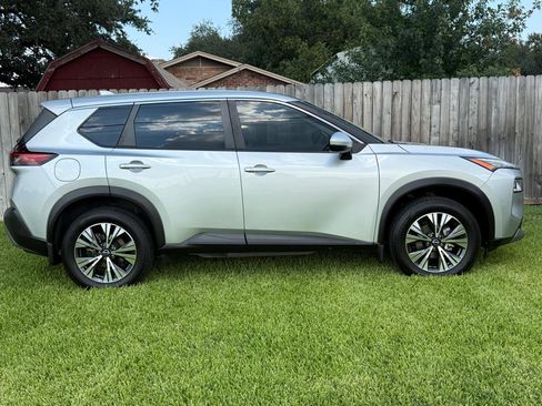 Used 2023 Nissan Rogue SV image 12