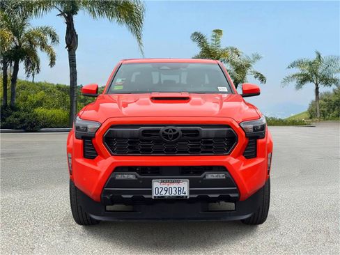 Used 2024 Toyota Tacoma TRD Sport w/ TRD Sport Upgrade Package AWD/4WD image 3