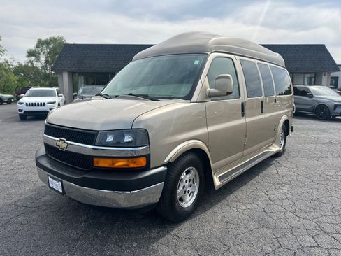 Used 2008 Chevrolet Express 1500 w/ Preferred Equipment Group RWD image 2
