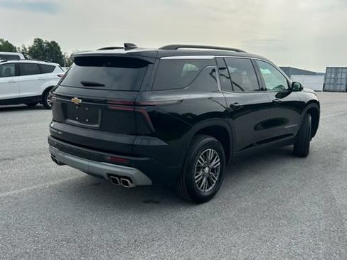 Used 2025 Chevrolet Traverse LT w/ Driver Confidence Package AWD/4WD image 3