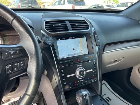 Used 2018 Ford Explorer Limited w/ Equipment Group 301A FWD image 19