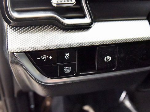 Used 2023 Kia Sportage LX image 16