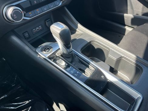 Used 2025 Nissan Sentra SV FWD image 40