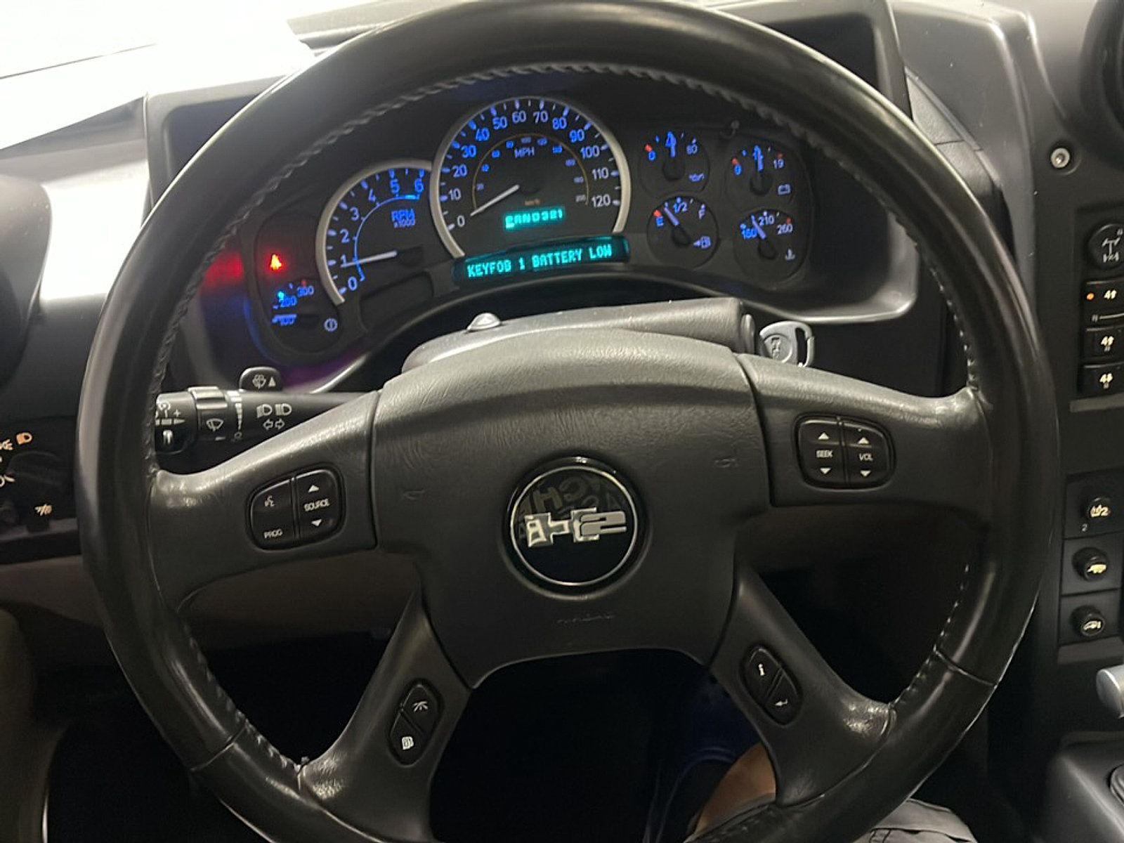 Used 2005 HUMMER H2 SUT w/ Preferred Equipment Group AWD/4WD image 4