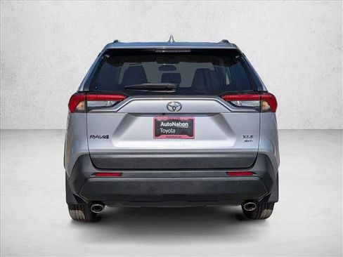 Used 2022 Toyota RAV4 XLE image 7