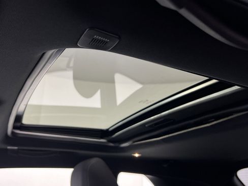 Used 2021 Dodge Challenger SXT image 24