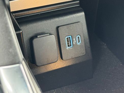 Certified 2022 Ford Explorer XLT w/ Equipment Group 202A image 37