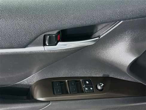 Used 2022 Toyota Camry SE image 24