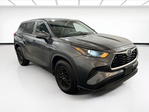 Used 2023 Toyota Highlander L image 3