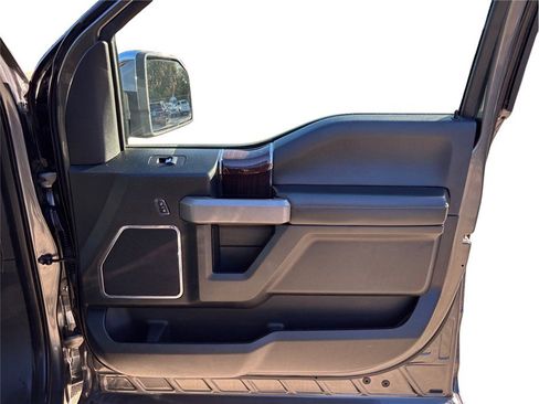 Used 2017 Ford F150 Platinum w/ Equipment Group 701A Luxury image 47