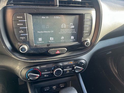 Used 2021 Kia Soul S image 2