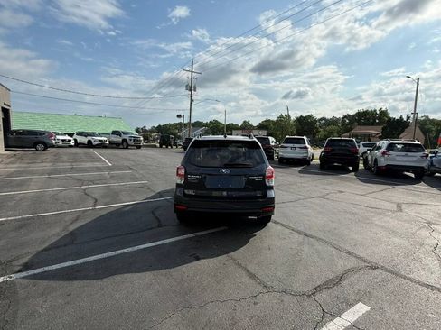 Used 2017 Subaru Forester 2.5i Premium AWD/4WD image 12