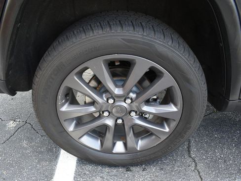 Used 2013 Jeep Grand Cherokee Altitude RWD image 32