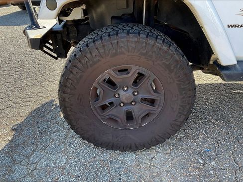 Used 2017 Jeep Wrangler Sahara w/ Connectivity Group image 3