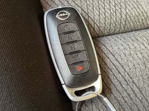Used 2025 Nissan Rogue SV FWD image 24