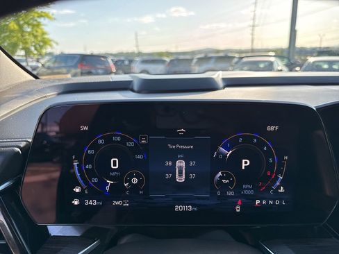 Used 2025 Chevrolet Suburban Z71 AWD/4WD image 14
