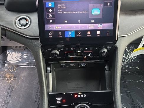 Used 2025 Jeep Grand Cherokee Limited w/ Luxury Tech Group II AWD/4WD image 15