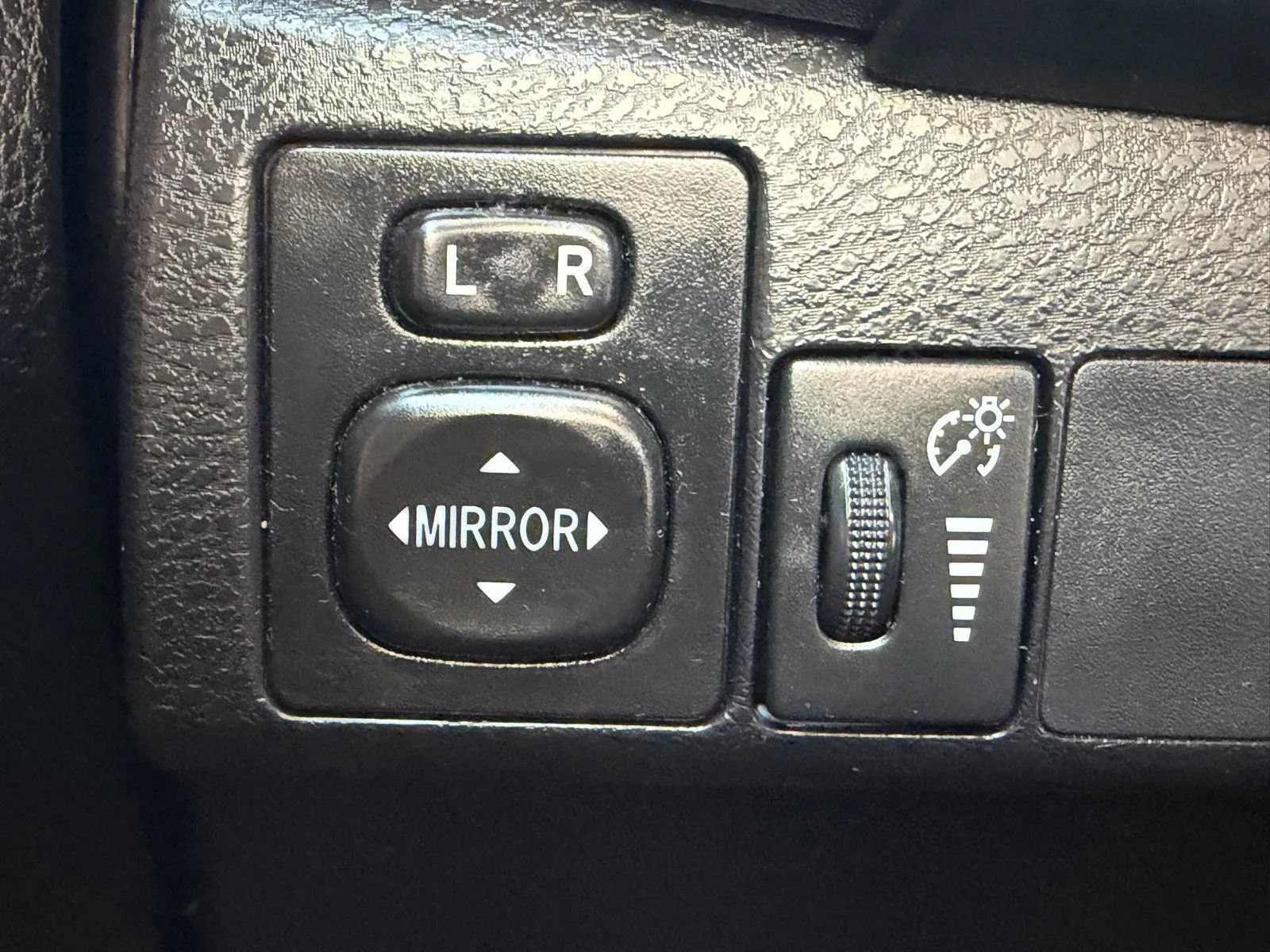 Used 2018 Toyota Corolla LE FWD image 29