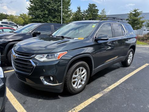 Used 2019 Chevrolet Traverse LT FWD image 2
