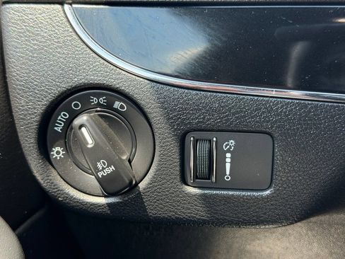 Used 2019 Dodge Grand Caravan SE FWD image 32