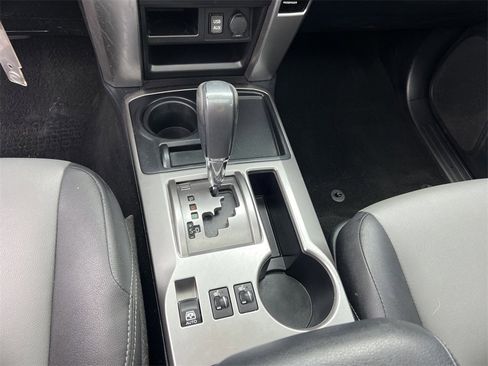 Used 2018 Toyota 4Runner SR5 Premium image 28