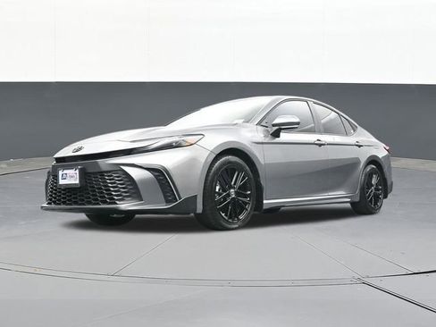 Used 2025 Toyota Camry SE w/ Convenience Package image 56