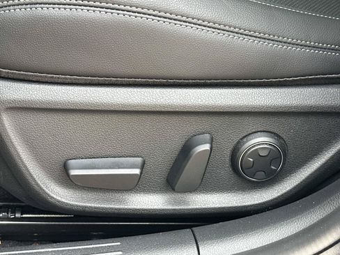 Used 2026 Genesis G70 2.5T RWD image 31