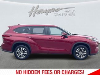 Used 2023 Toyota Highlander XLE FWD video 2