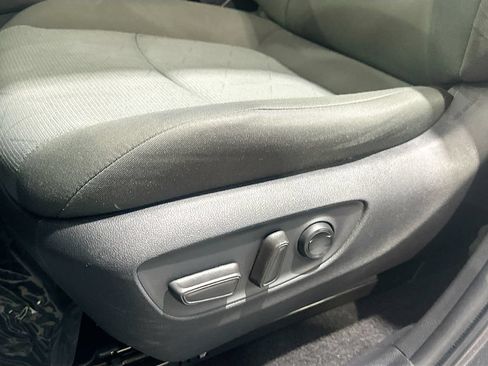 Used 2022 Toyota RAV4 XLE AWD/4WD image 19
