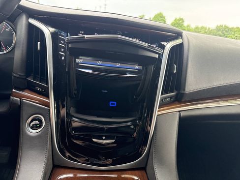 Used 2020 Cadillac Escalade Premium Luxury AWD/4WD image 21