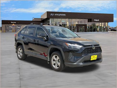 Used 2024 Toyota RAV4 XLE w/ Convenience Package image 7