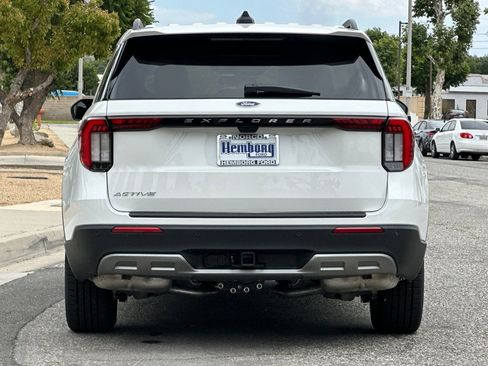 New 2026 Ford Explorer Active RWD image 5