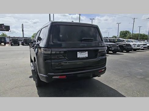 New 2026 Jeep Grand Wagoneer Limited w/ Convenience Group I AWD/4WD image 32