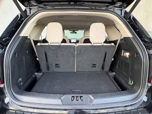 Used 2023 Ford Explorer XLT w/ Equipment Group 202A image 31