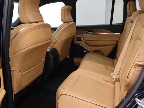 Used 2024 Jeep Grand Cherokee Summit AWD/4WD image 43