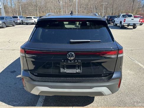 New 2026 Volkswagen Tiguan SE image 6