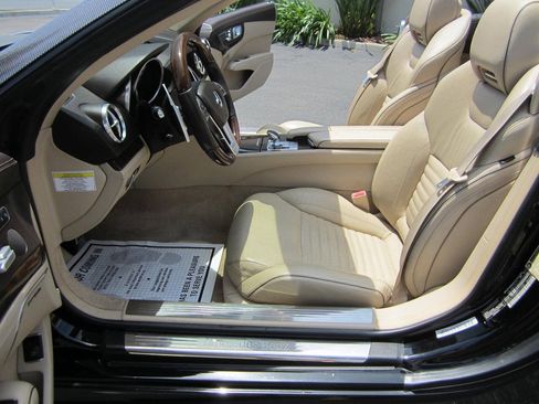 Used 2013 Mercedes-Benz SL 550 image 32