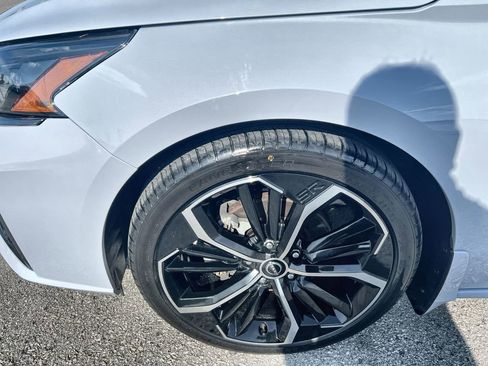 Used 2023 Nissan Altima 2.5 SR w/ SR Premium Package FWD image 10