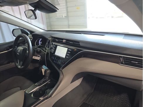 Used 2018 Toyota Camry LE image 12