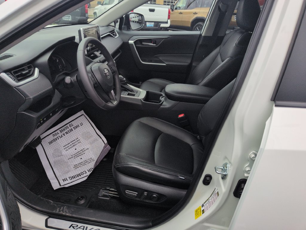 Certified 2025 Toyota RAV4 XLE w/ Convenience Package AWD/4WD image 9